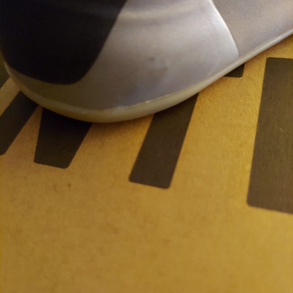 Authentic good used condition yeezyQNTM size 9k color is teal gray and black - Picture 4 of 4